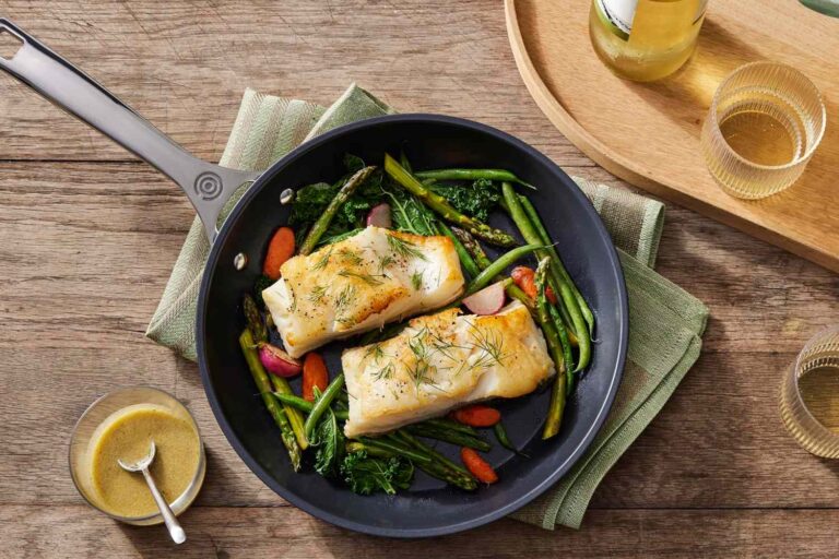 Le Creuset’s ‘Completely Nonstick’ Ceramic Skillet Is PFAS-Free, Metal Utensil-Safe, and at Its Lowest Price Ever