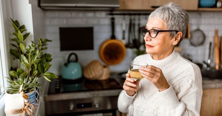 Harvard trained doctor issues health alert to anyone who drinks tea